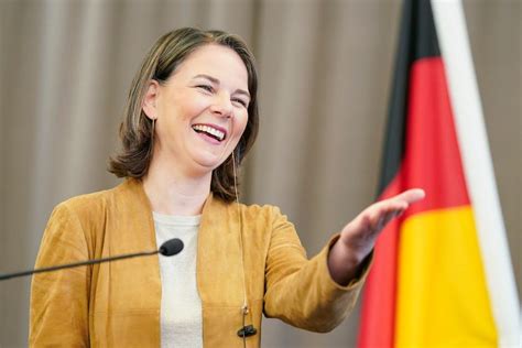 annalena baerbock twitter parodie|German minister orders Twitter to censor parody account